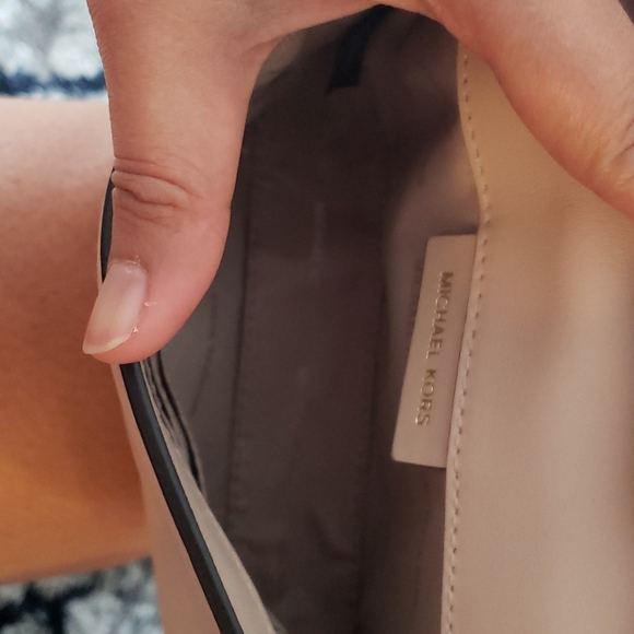 Michael Kors Mini cross bag - Picture 3 of 6